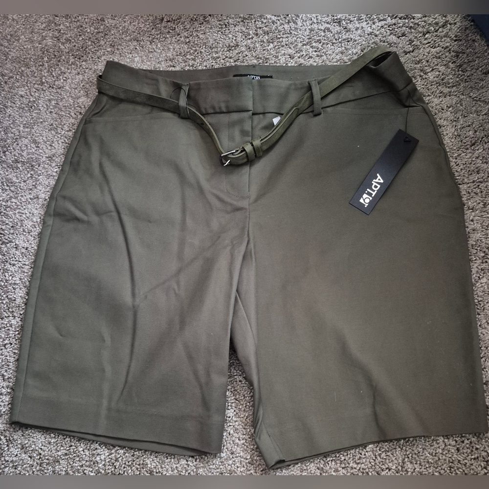 NWT Apt. 9 Dark Green Bermuda Shorts w/Belt Modern Fit Mid Rise Size 14